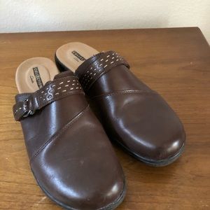 Brown Clark’s slipons